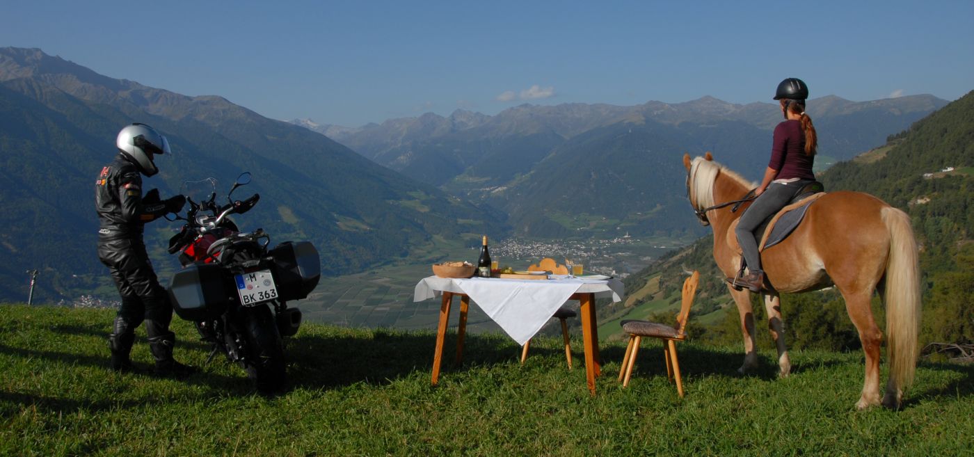 Reiten und Motorradfahren